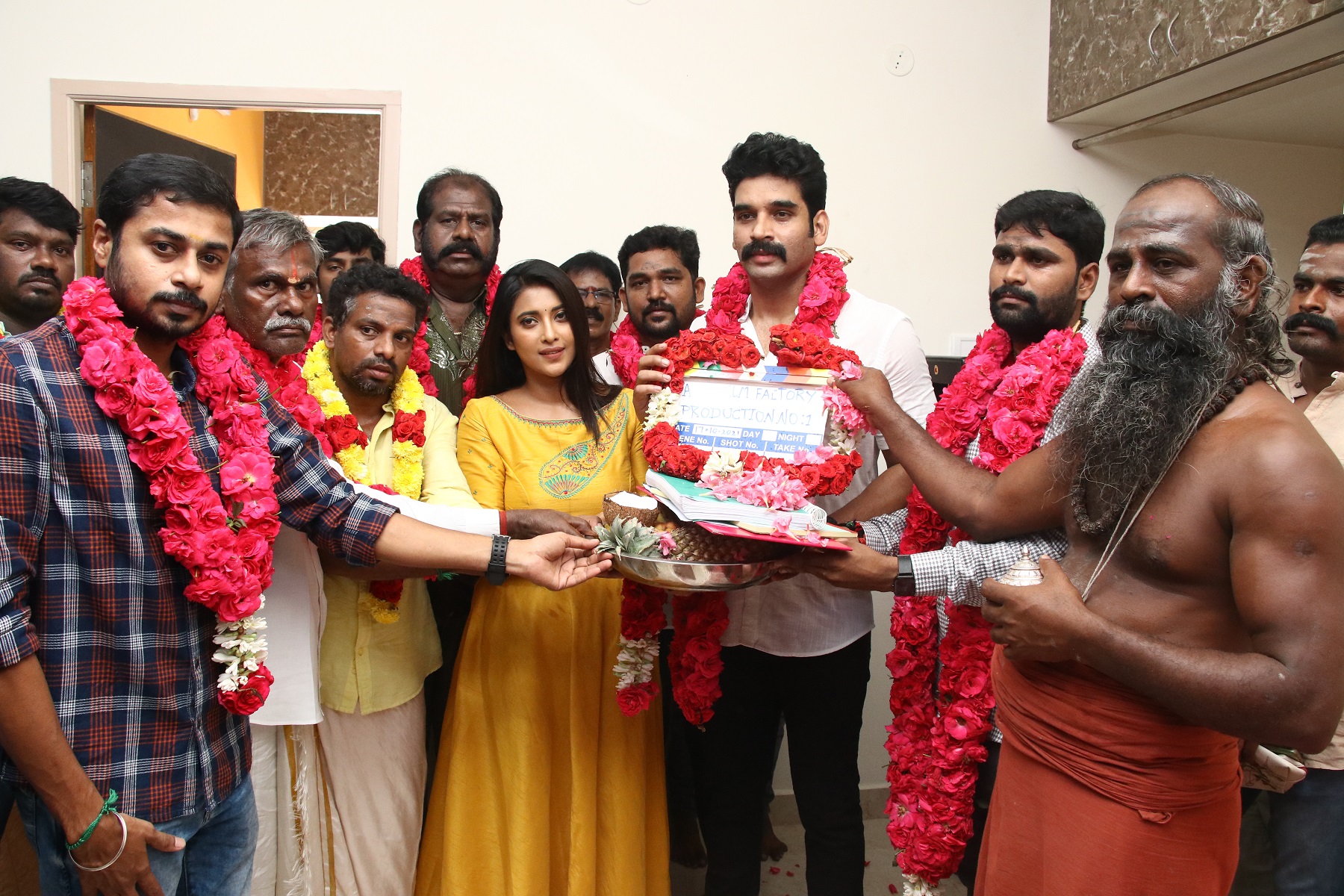 Suresh Ravi and Asha Gowda Pair with Suspense Thriller Movie Pooja ...
