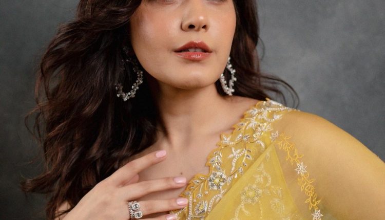Actress_Raashi_Khanna_Stills_010